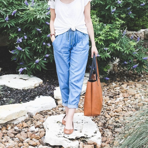 Gap Pants - GAP Light Wash Chambray Jogger Pants {FF50}